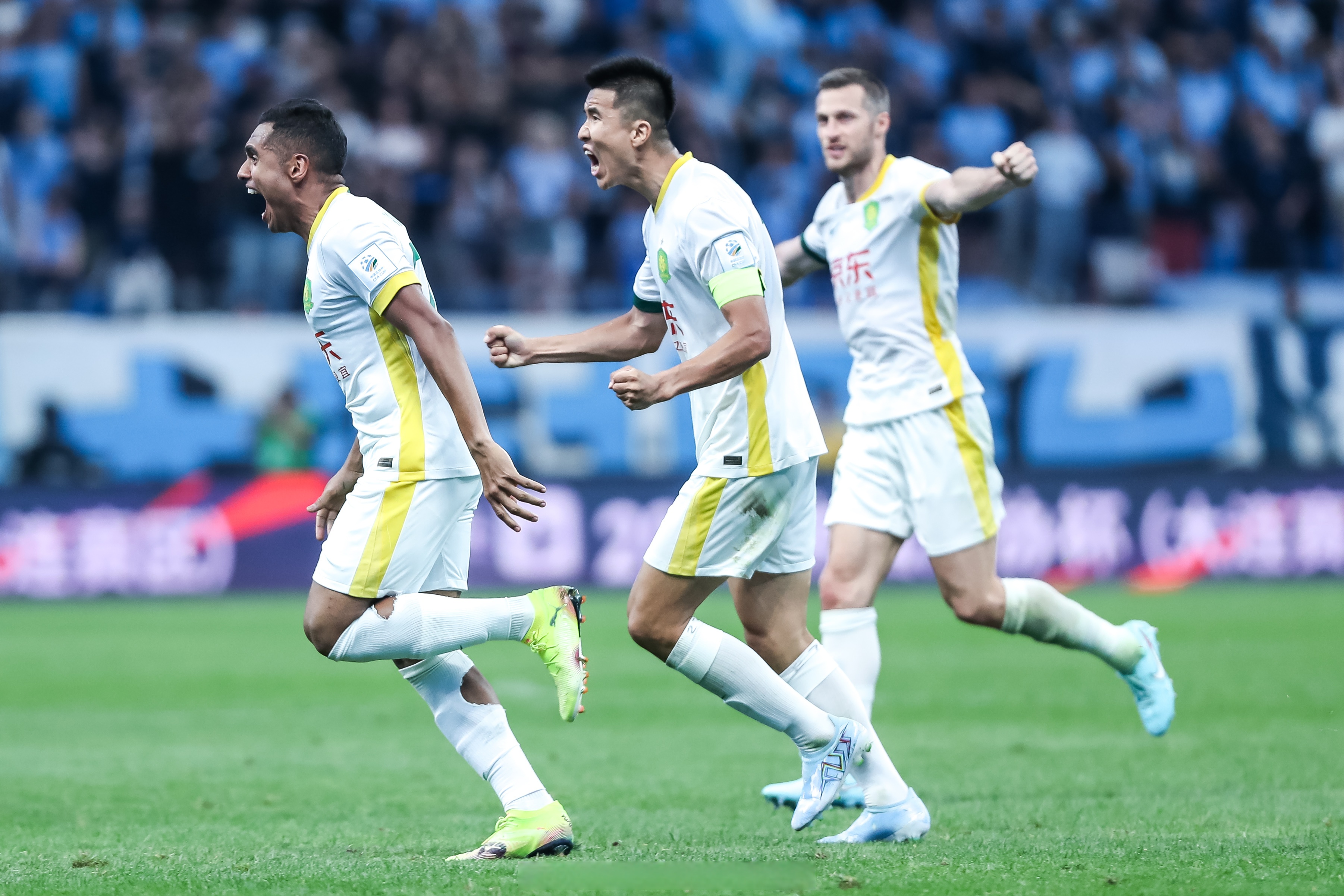 9体育-包含上海海港加时末段绝杀压哨C罗在掘金比赛中状态火爆，法甲转会期走向成谜瞬间刷屏的词条